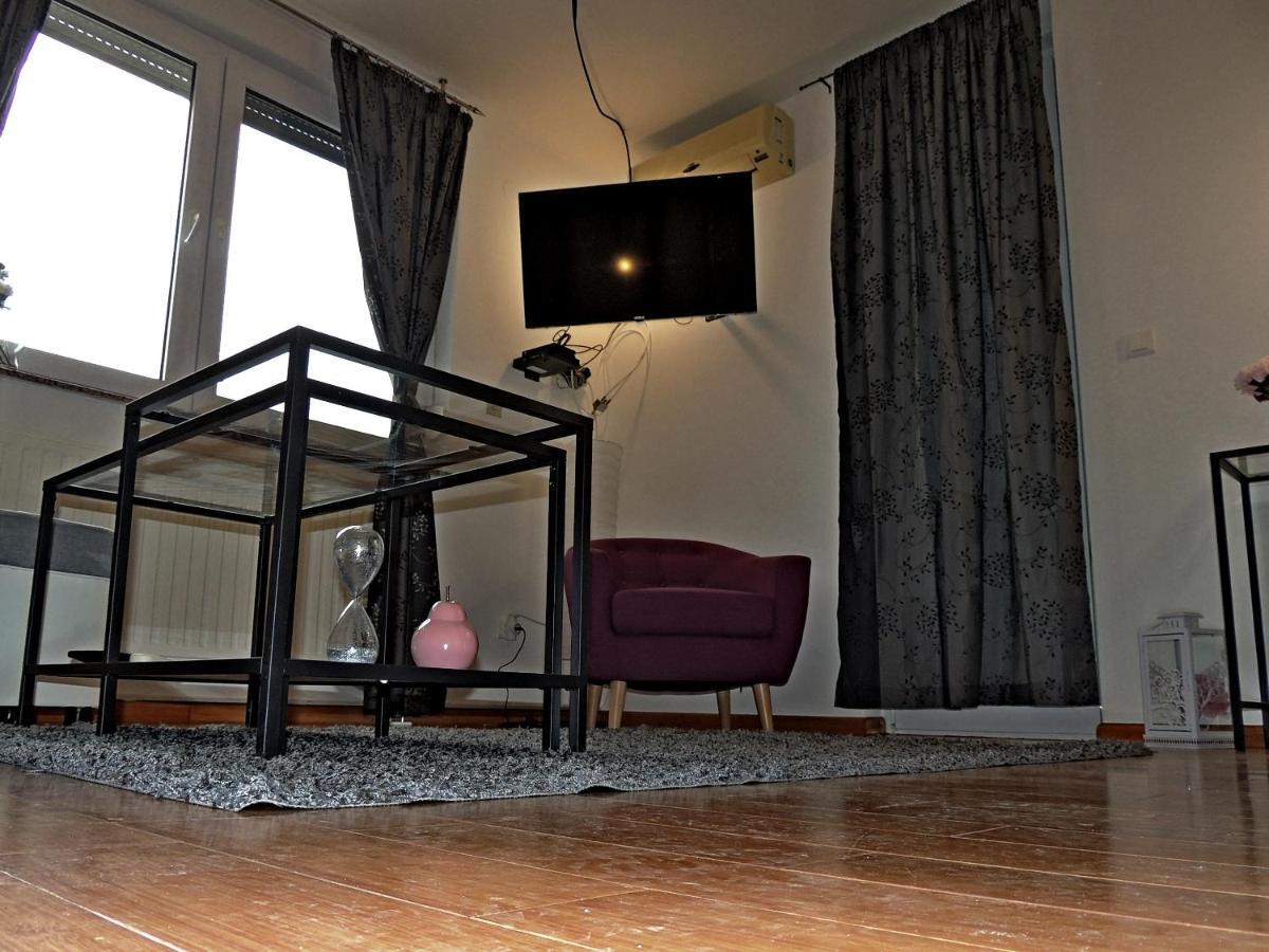 Factory - Self Check In Apartman Eszék Kültér fotó
