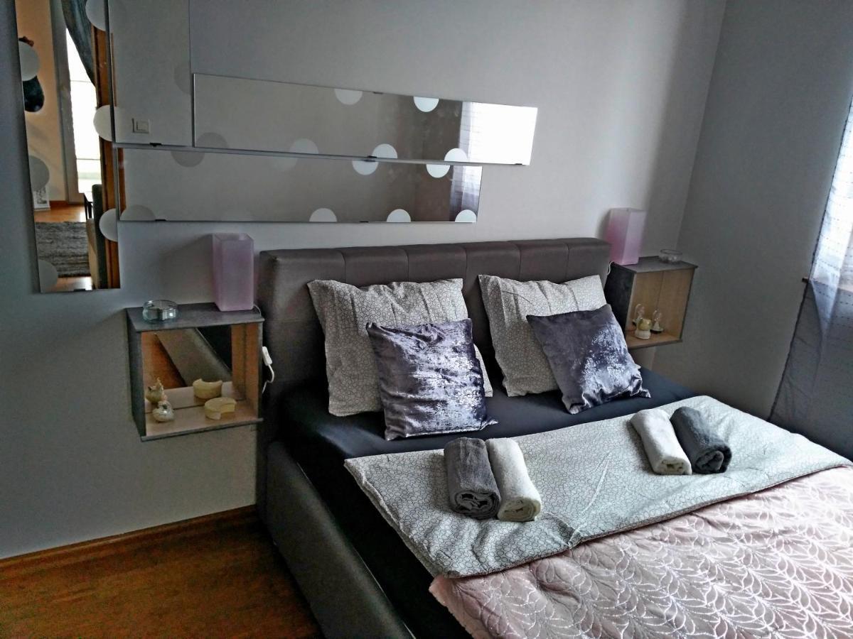 Factory - Self Check In Apartman Eszék Kültér fotó